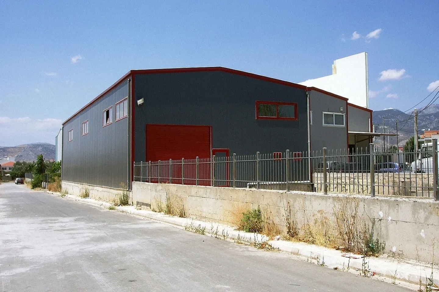 Acharnes-Menidi warehouse space 900 sq.m, for rent - photo 1 of 2