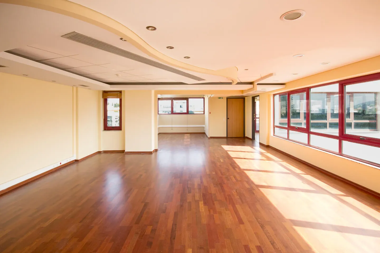 Neo Phychiko building 1.300 sq.m, for rent - photo 1 of 7