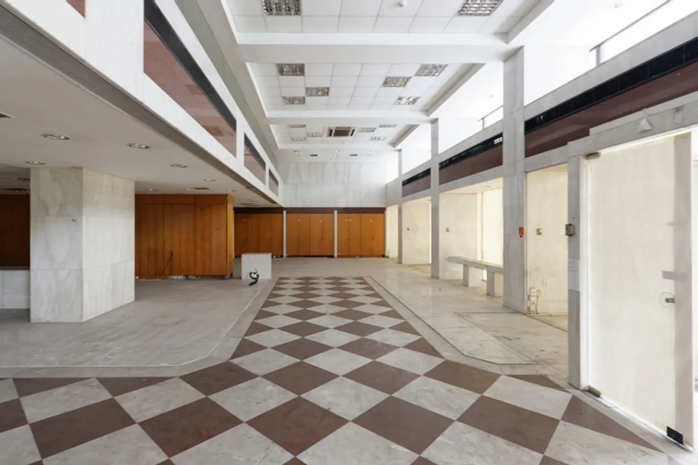 Kolonaki retail shop 620 sq.m, for rent - photo 1 of 3