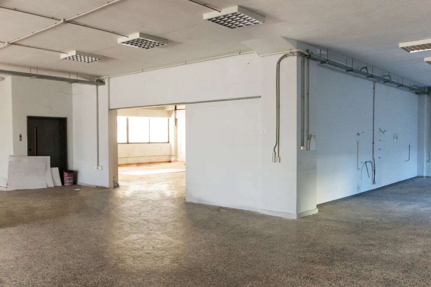 Agioi Anargyroi retail shop 1.170 sq.m, for rent - photo 1 of 2