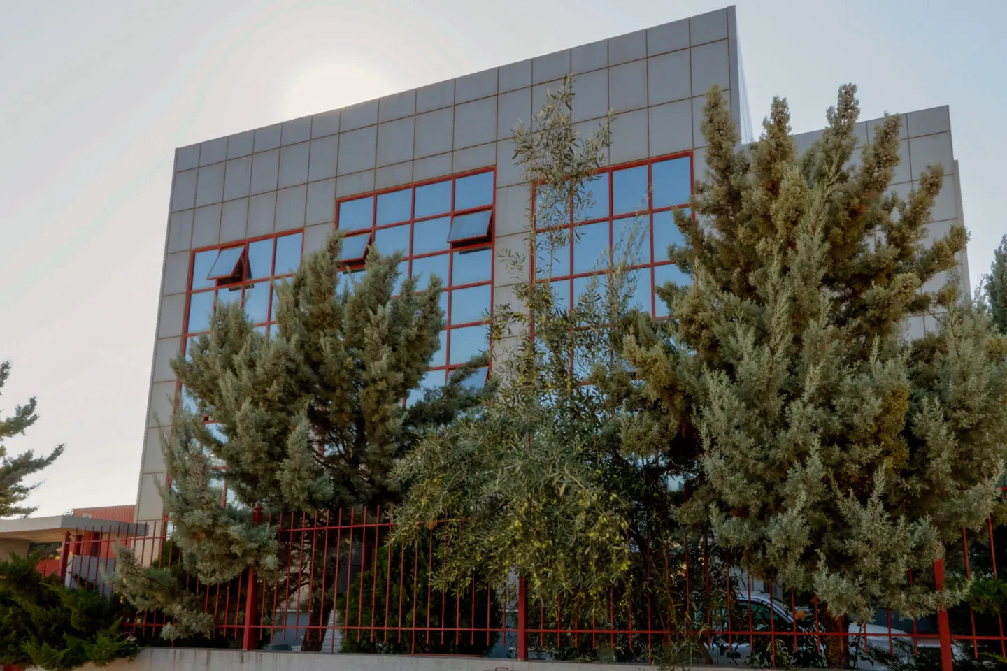 Άνω Λιόσια κτήριο 2.400 τ.μ, προς πώληση - φωτογραφία 1 από 1