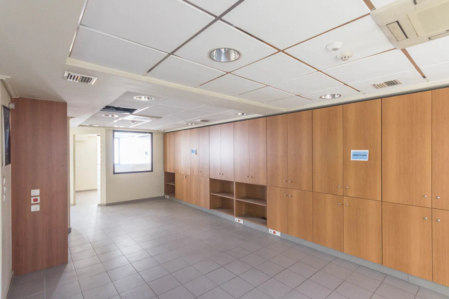 Agia Paraskevi building 700 sq.m, for rent - photo 1 of 7