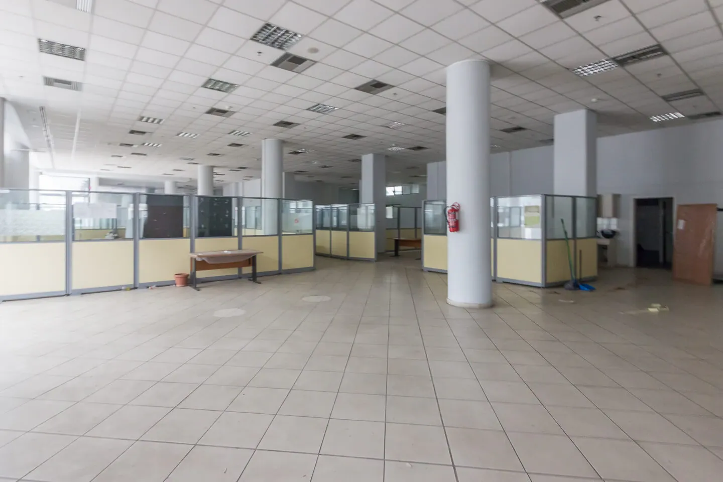 Agia Paraskevi retail shop 1.500 sq.m, for rent - photo 1 of 3