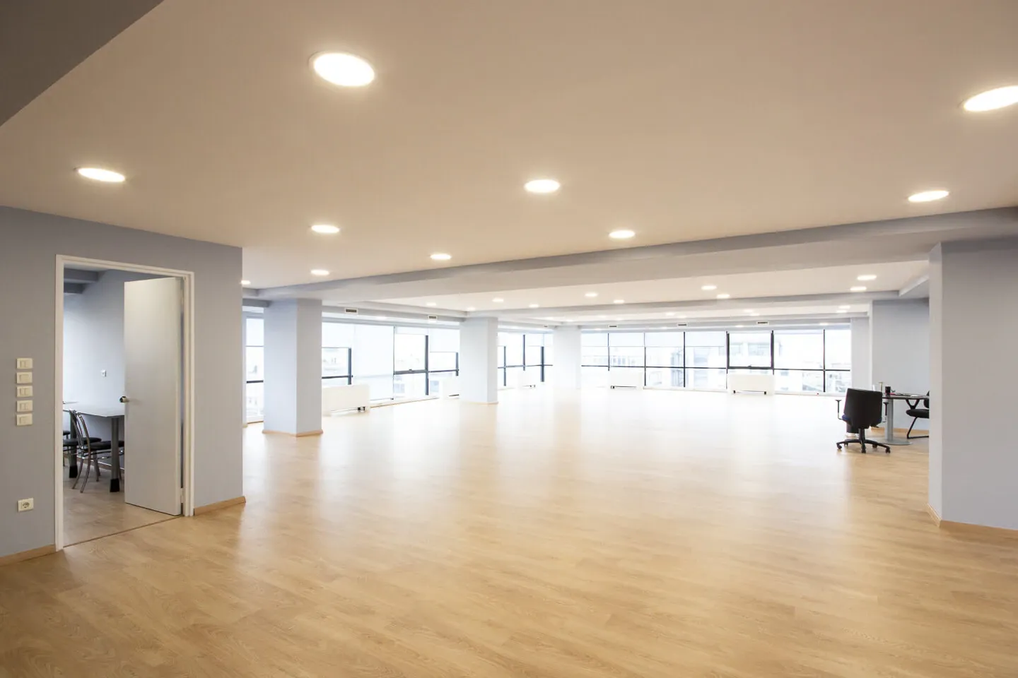 Nea Smyrni office 285 sq.m, for rent - photo 1 of 3