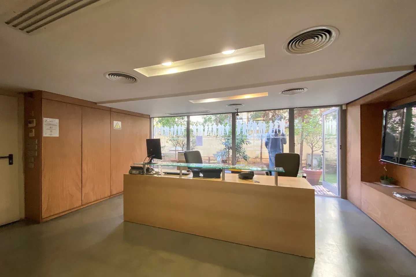 Dafni building 1.704 sq.m, for rent - photo 1 of 7