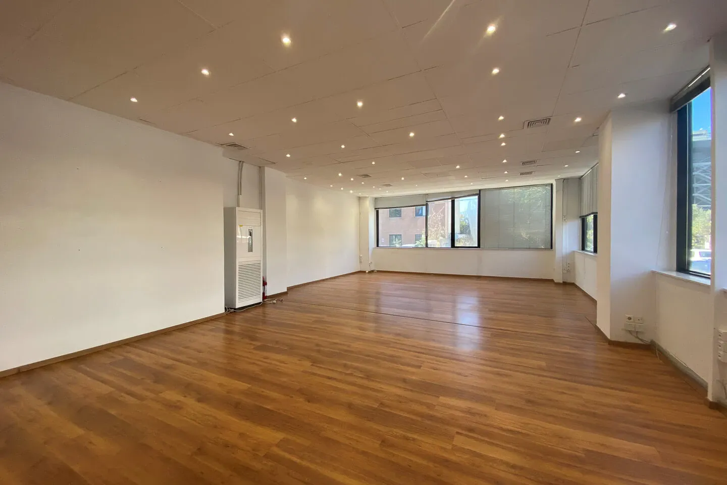Marousi office 1.500 sq.m, for rent - photo 1 of 7