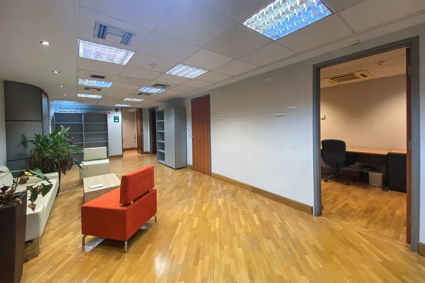 Center Syndagma office 700 sq.m, for rent - photo 1 of 10