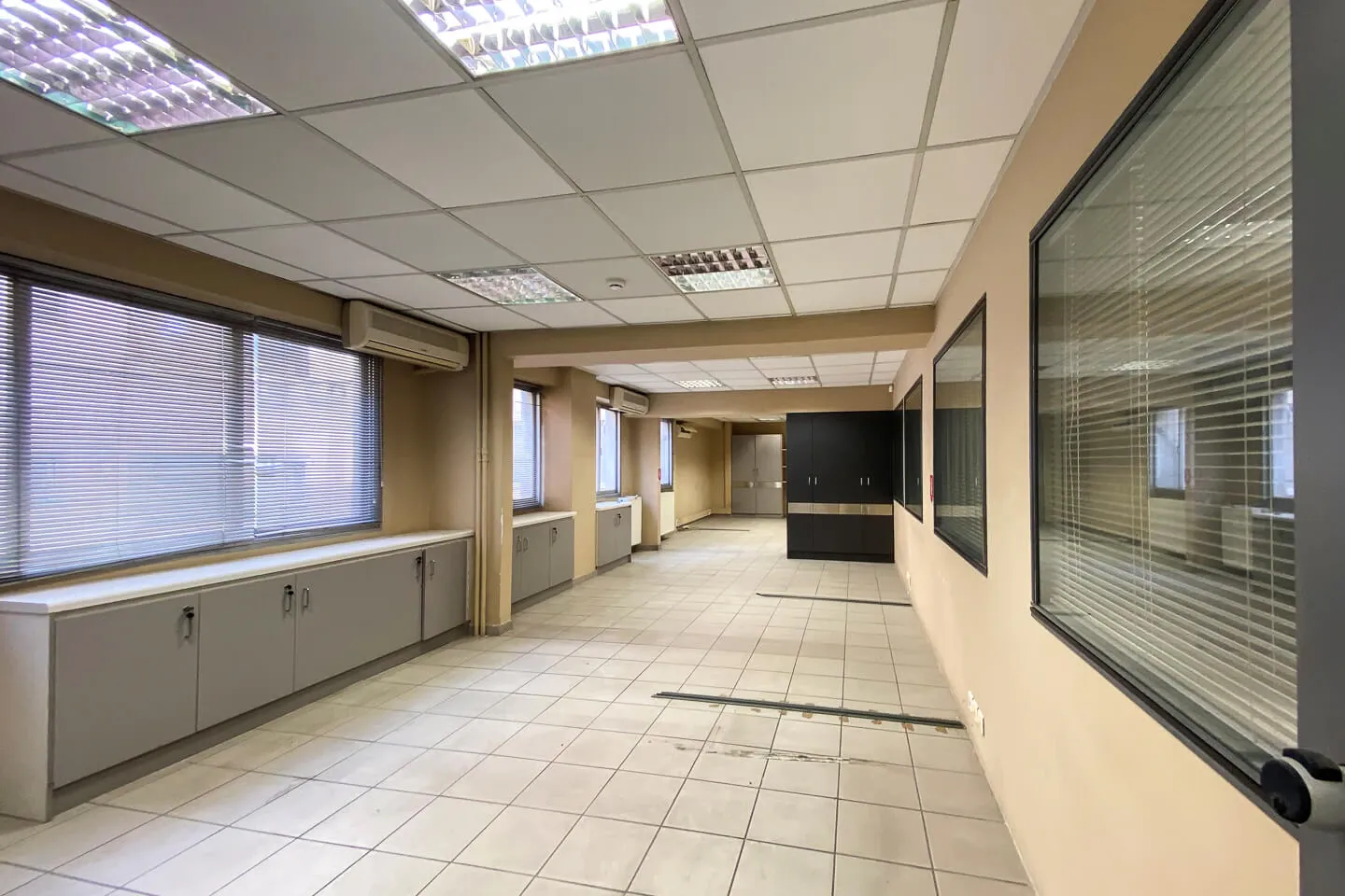 Center Psiri office 1.387 sq.m, for rent - photo 1 of 5