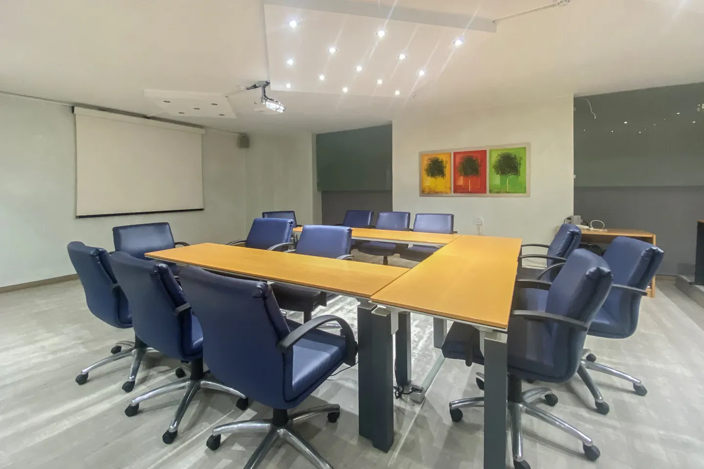 Chalandri building 1.100 sq.m, for rent - photo 1 of 4