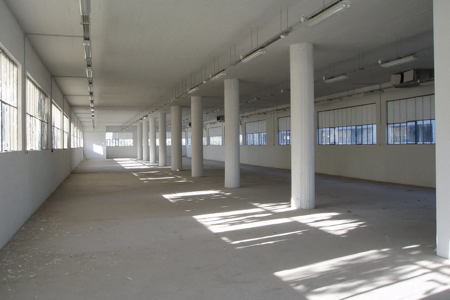 Spata office buildings 2.800 sq.m, for rent - photo 1 of 3