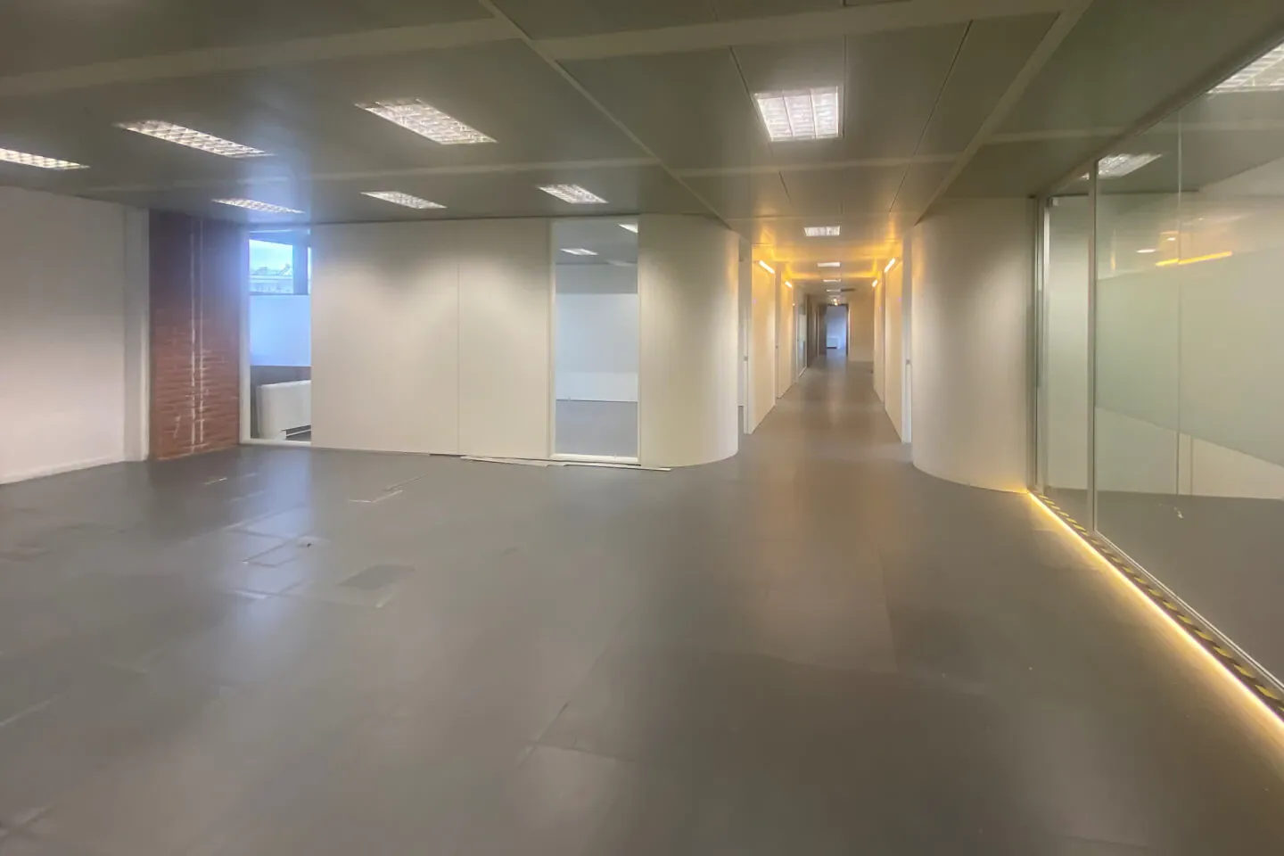 Marousi building 7.875 sq.m, for rent - photo 1 of 15