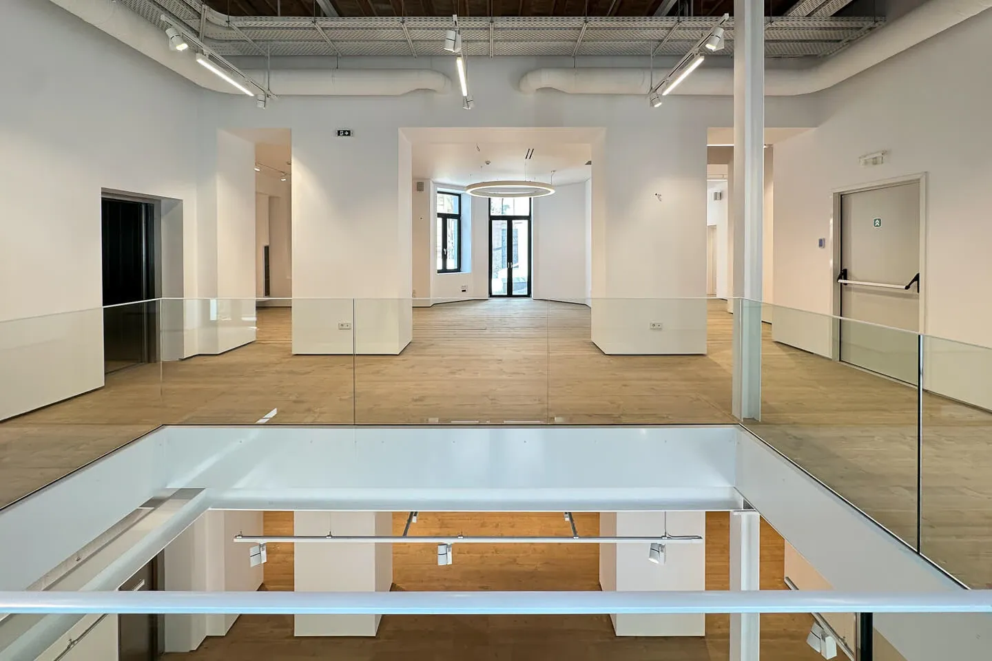 Athens-Center neoclassical building 1.050 sq.m, for rent - photo 1 of 13