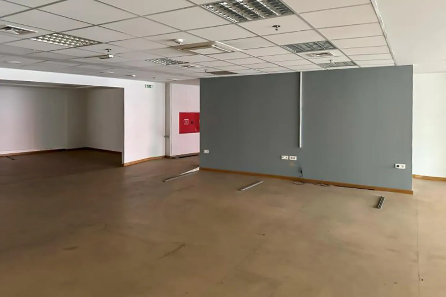 Nea Smyrni building 8.956 sq.m, for rent - photo 1 of 4