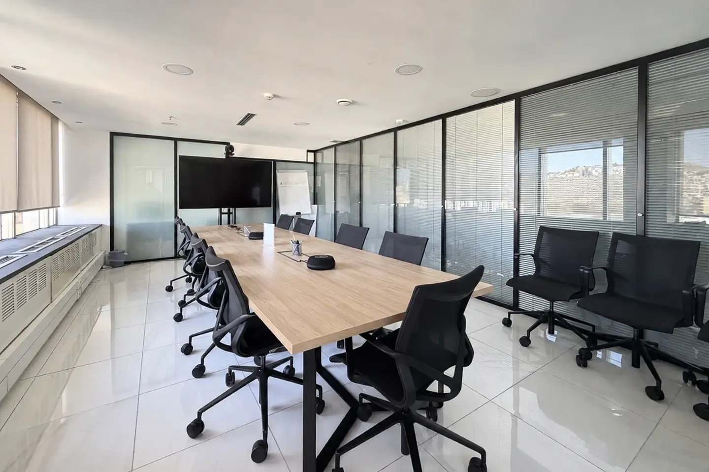 418 sq.m office for rent in Athens - photo 1 of 8