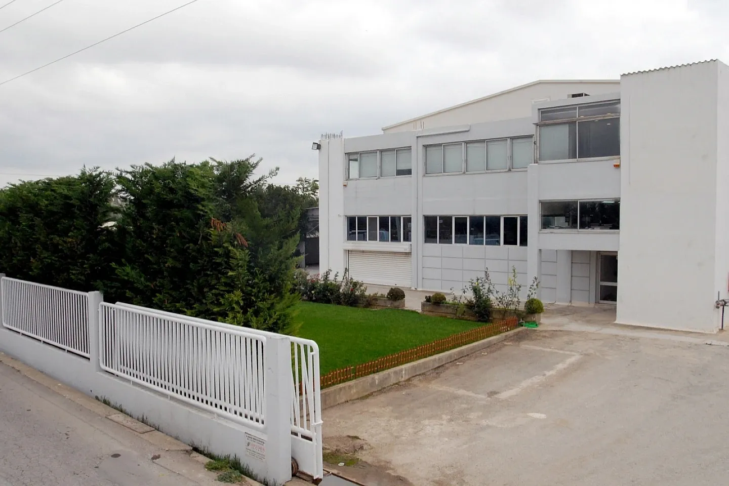 Acharnes-Menidi industrial warehouse 3.300 sq.m, for sale - photo 1 of 5