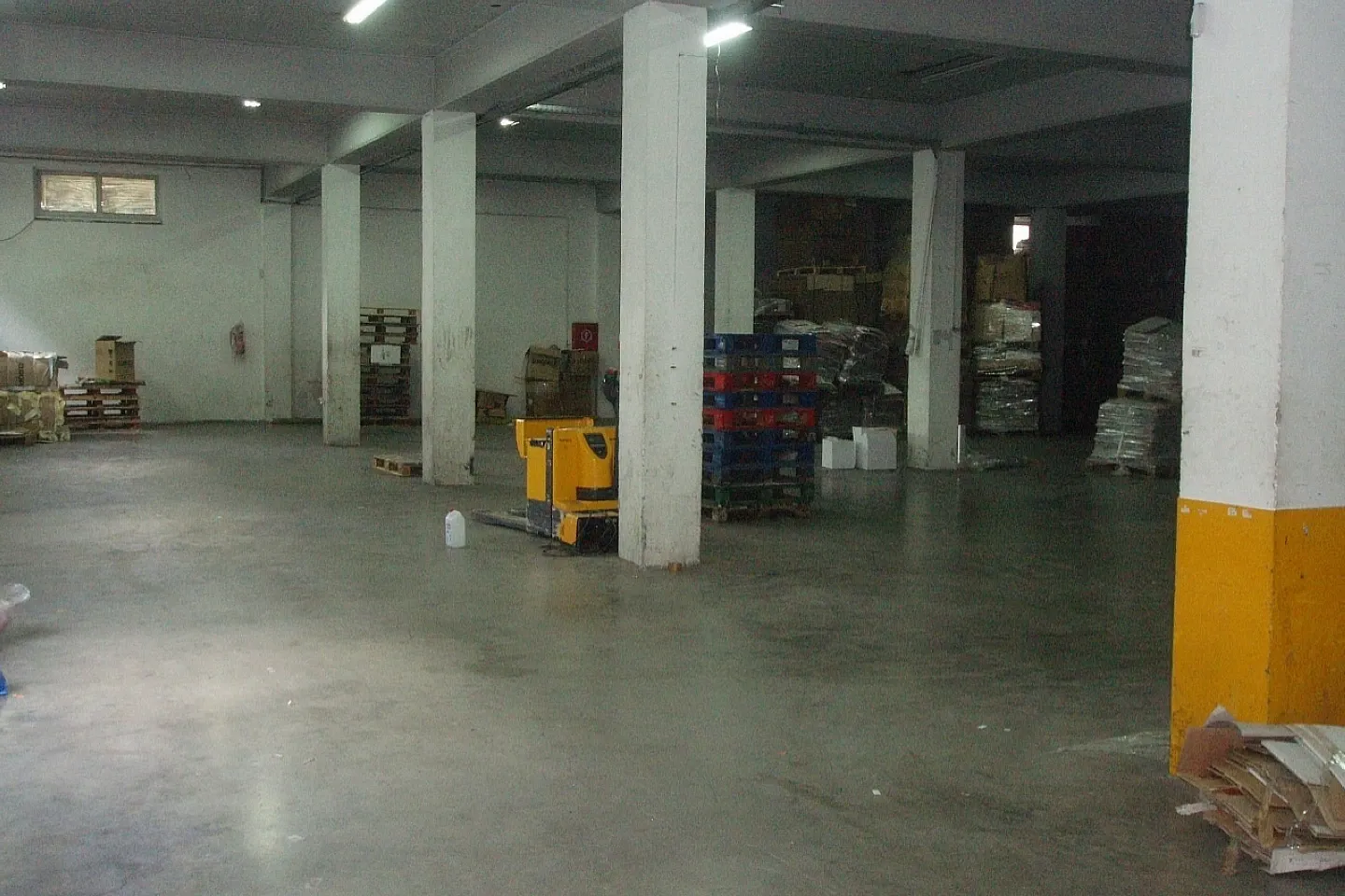 Acharnes-Menidi warehouse space 850 sq.m, for rent - photo 1 of 3