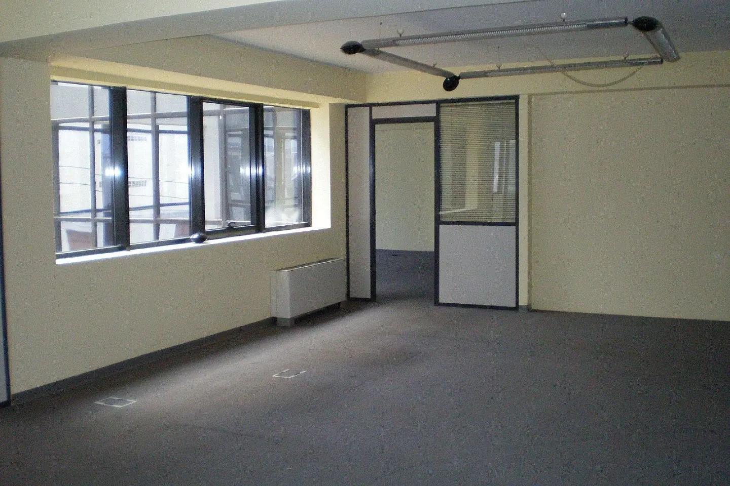 New Irakleio building 850 sq.m, for rent - photo 1 of 3