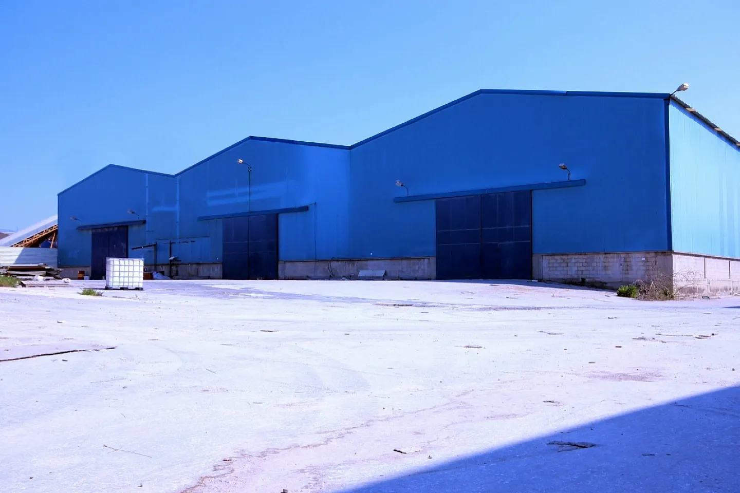 Mandra industrial warehouse 2.000 sq.m, for rent - photo 1 of 3