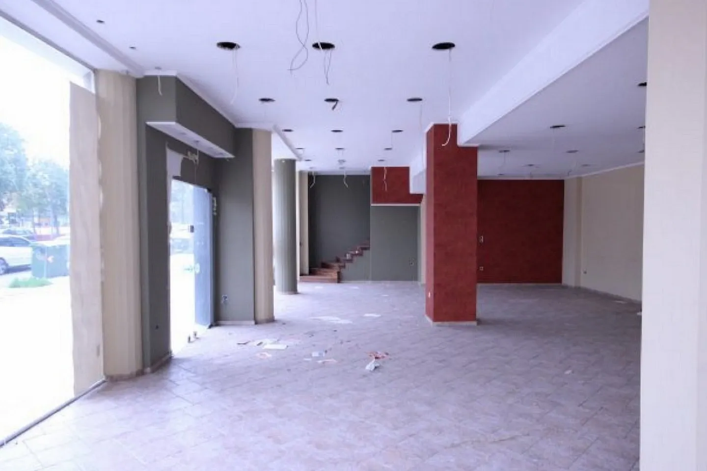 Peristeri retail shop 400 sq.m, for rent - photo 1 of 3