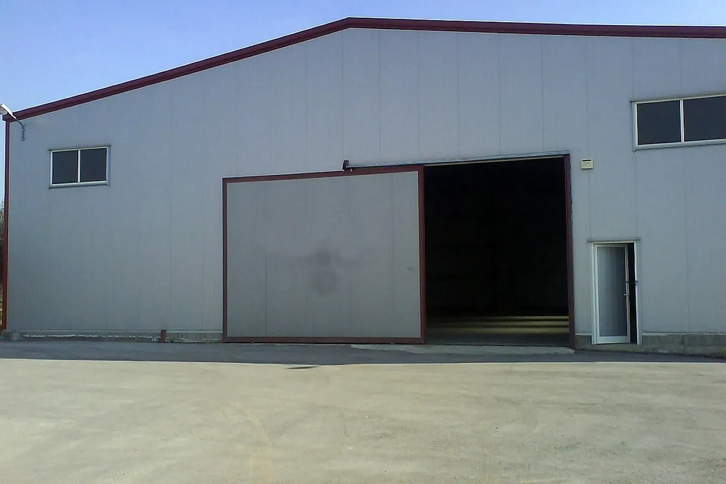 Acharnes-Menidi warehouse space 600 sq.m, for rent - photo 1 of 2
