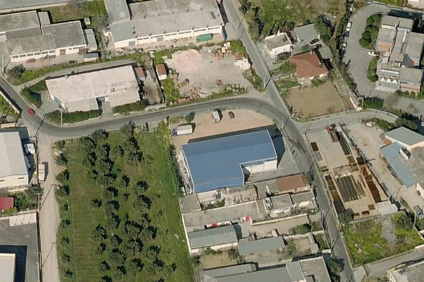 Acharnes-Menidi warehouse space 800 sq.m, for rent - photo 1 of 3