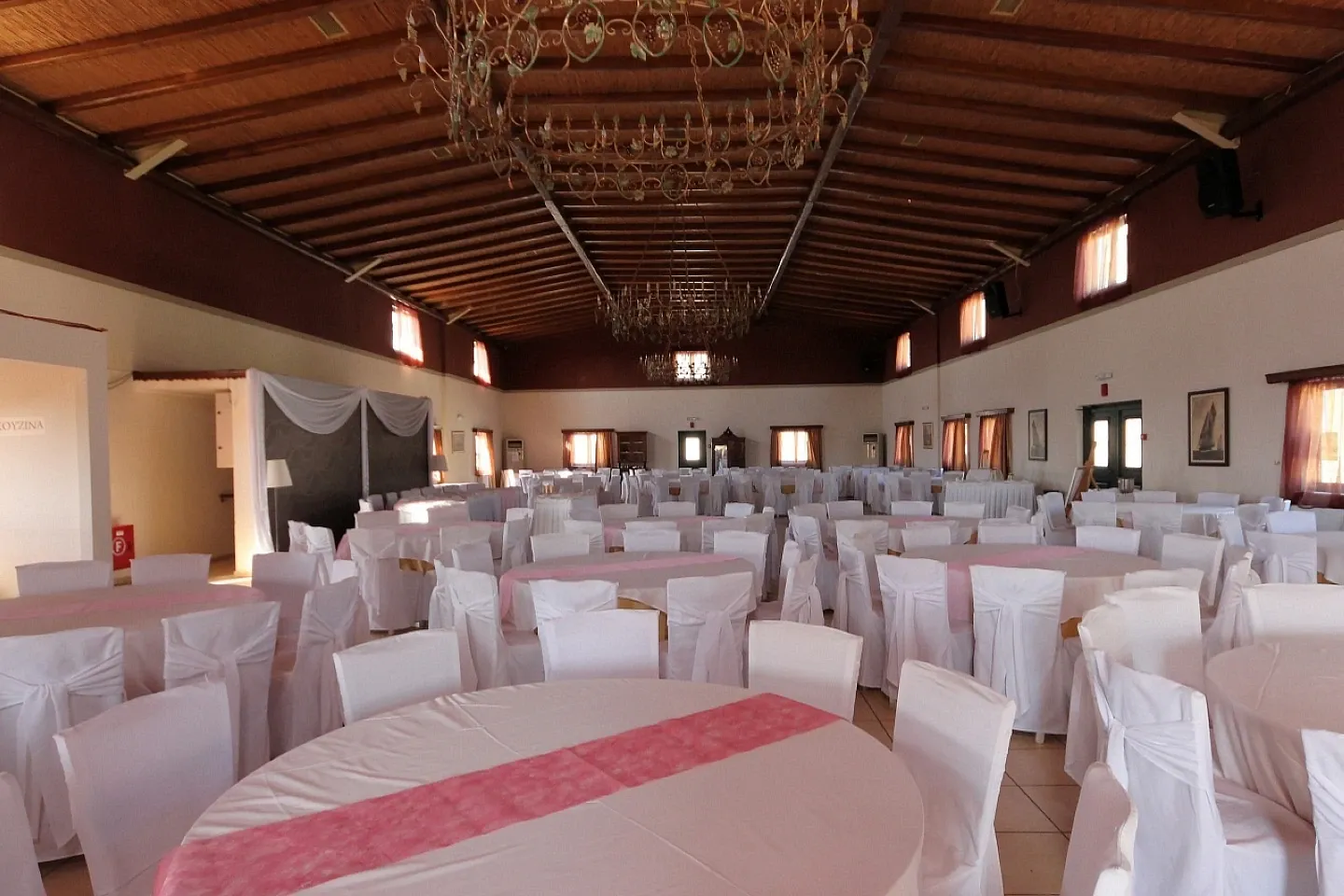 Acharnes-Menidi office buildings 546 sq.m, for rent - photo 1 of 2