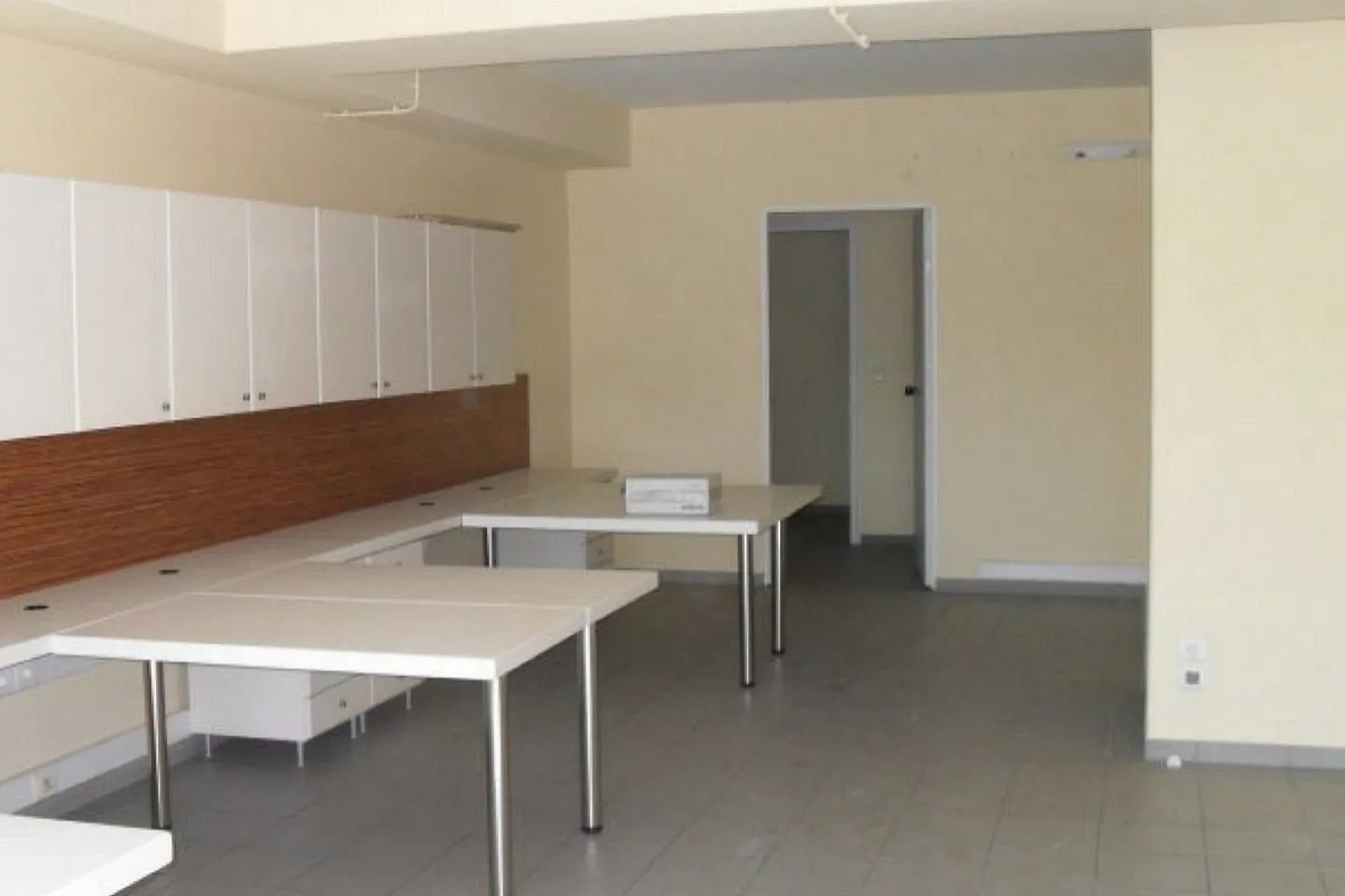New Irakleio office 500 sq.m, for rent - photo 1 of 3